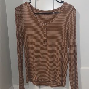 stripped American Eagle tshirt